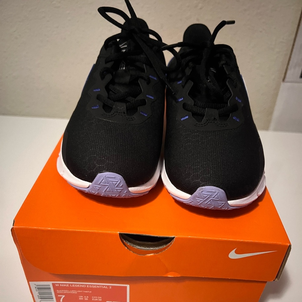 Nike Legend Essential 2